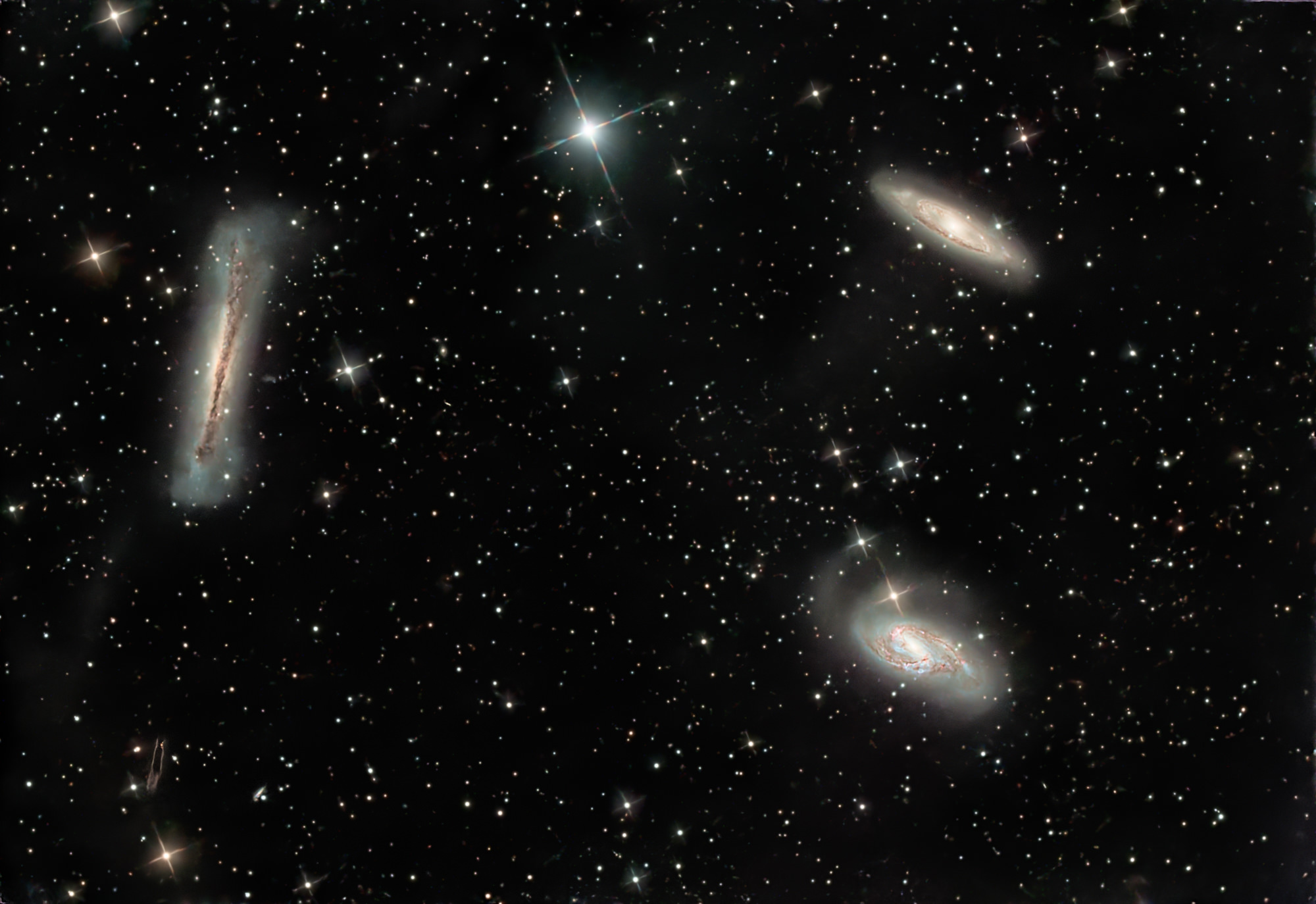 Die Messier 66 Gruppe auch bekannt als Leo-Triplett, ist eine kleine Galaxiengruppe in Sternbild Löwe. Sie liegt ungefähr 35 Millionen Lichtjahre entfernt.